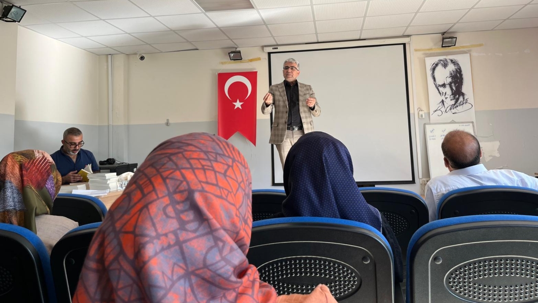 Karakoçan'da Yurtlarda Görev Alacak Belletici Öğretmenlere Seminer Düzenlendi